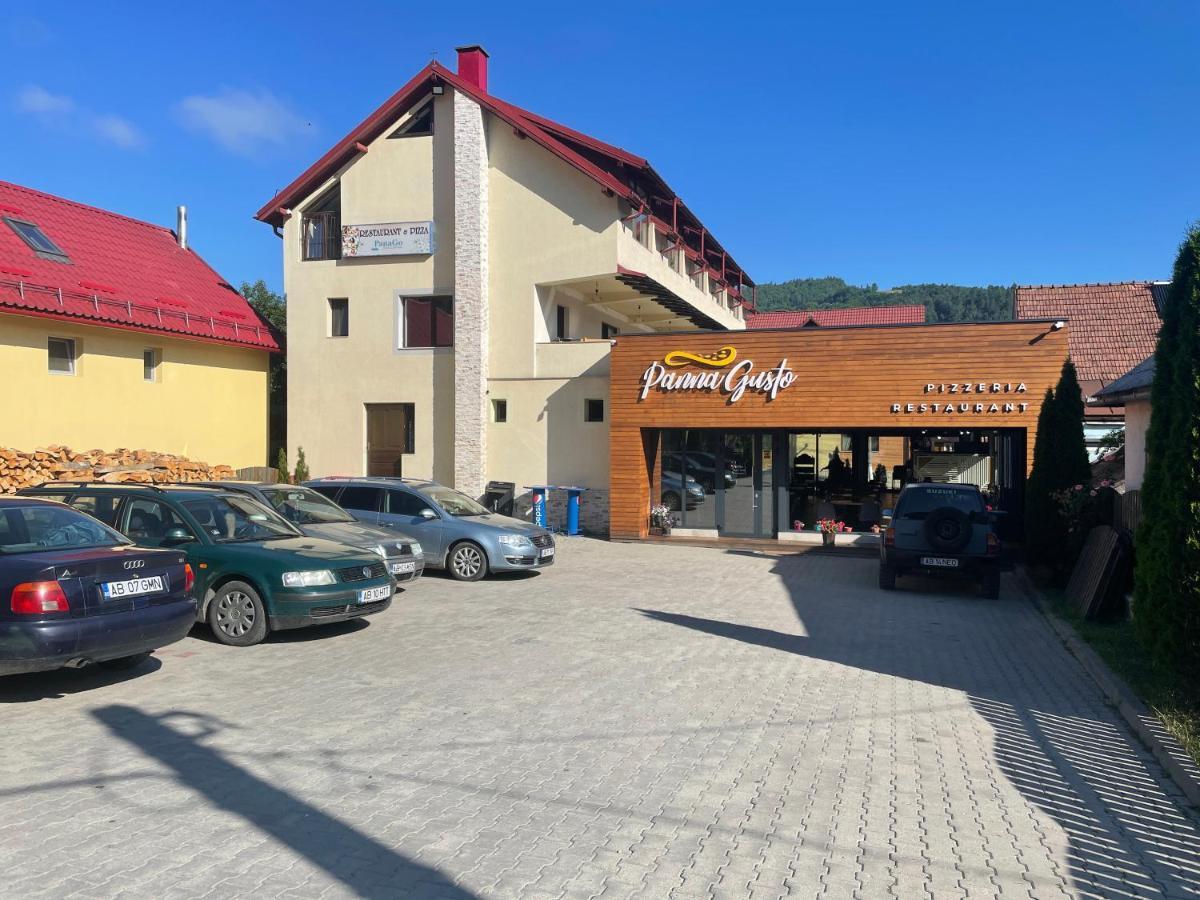 Hotel Panna Gusto Cîmpeni Esterno foto